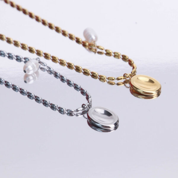 Chris April PVD gold plated 316L stainless steel natural freshwater pearl oval shape pendant bead chain necklace - Image 4