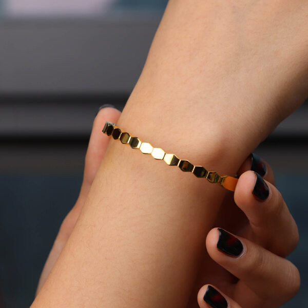 Chris April 316L stainless steel PVD gold plated honey comb clip-on bangles for girls - Image 3