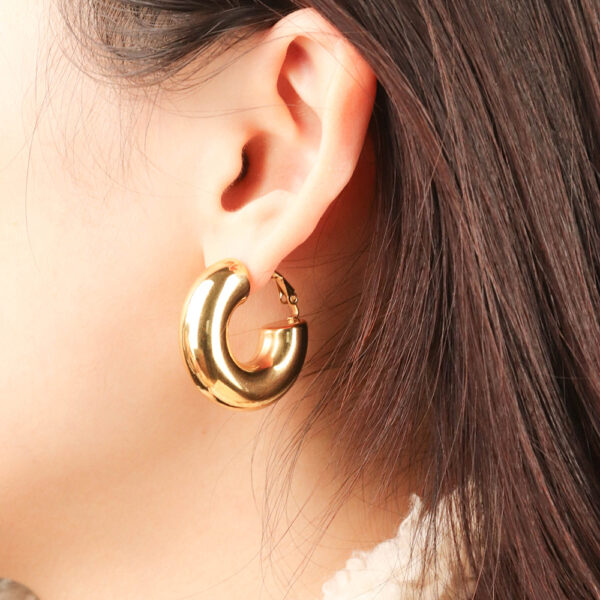 Chris April trendy jewelry 316L Stainless Steel PVD plated chunky C gold hoops saf pin clasp earrings - Image 3