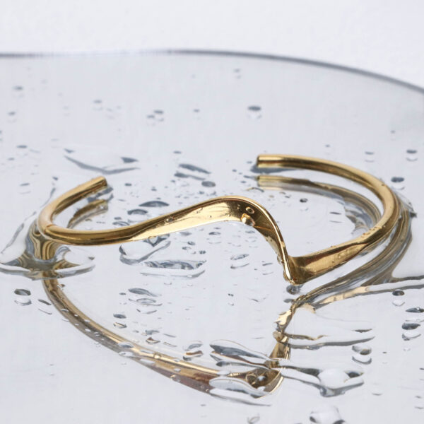 Chris April in stock brass 18K PVD gold plated minimalist resizable twisting cuff V shape bracelet - Image 5