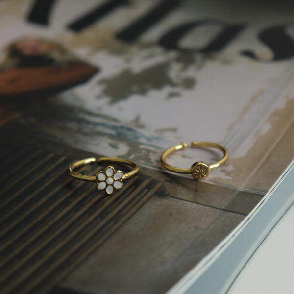 Chris April in stock 925 sterling silver 18k gold plated enameled design cute flower signet rings - Image 3