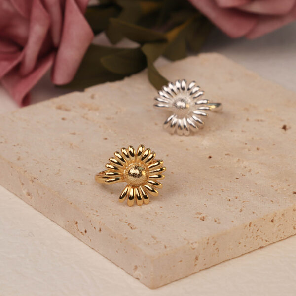 Chris April in stock 925 sterling silver 18k  gold plated daisy flower ring for girls - Image 3