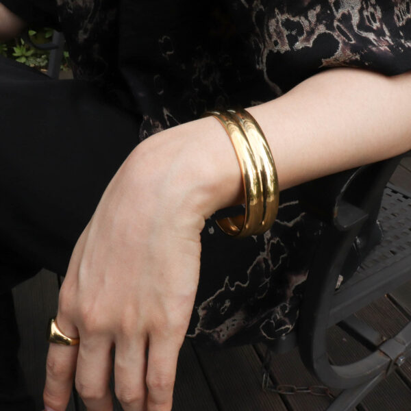 Chris April in stock 316L stainless steel PVD gold plated water-proof bangle cuff bracelet - Image 3