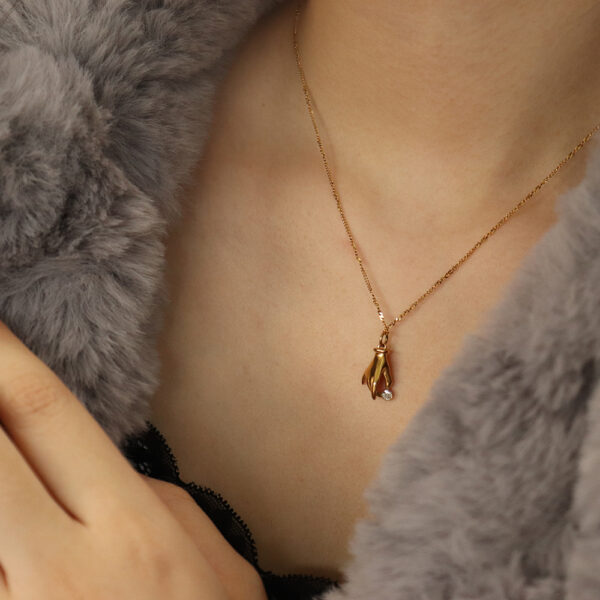 Chris April fashion jewelry personality 316L Stainless steel PVD gold plated hand pendant necklaces with zircon - Image 4