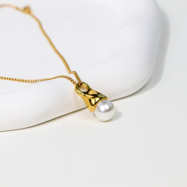 Chris April Fashion PVD gold plated 316L stainless steel simple freshwater imitation pearl pendant  necklace - Image 4