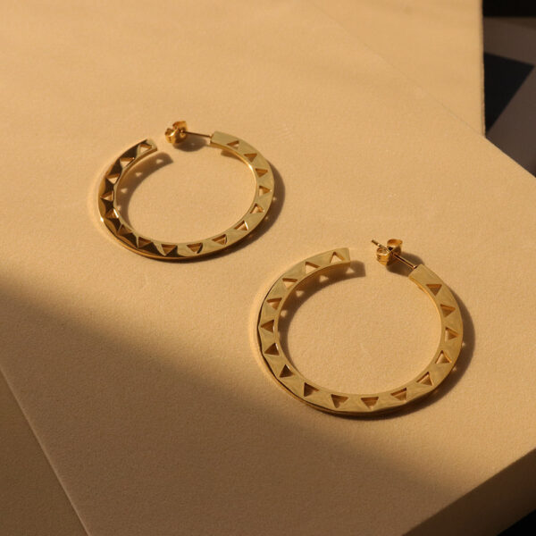 Chris April Holiday style fashion jewelry 316L stainless steel pvd gold plated triangle Geometric hoop earring - Image 4