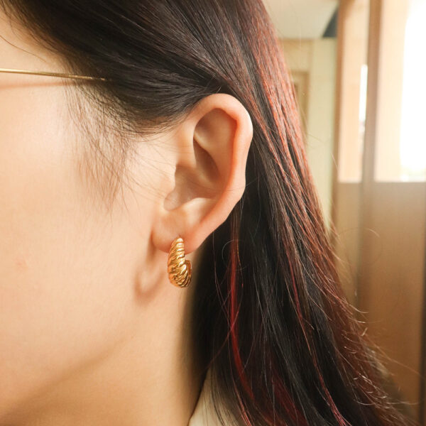 Chris April fashion jewellery 316L stainless steel pvd gold plated non-tarnish little croissant earrings - Image 3