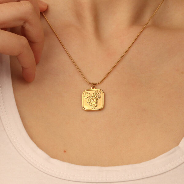 Chris April in stock 316L stainless steel PVD gold plating rose flower square pendant snake chain necklace - Image 3