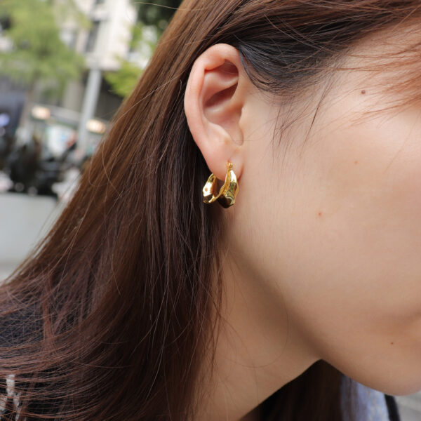 Chris April in stock 925 sterling silver gold plated Minimalist irregular Concave and convex surface earring - Image 3