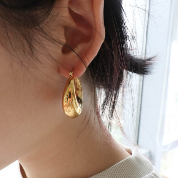 Chris April in stock 316L Stainless Steel PVD gold plated minimalist hollow hoop earring - Image 5