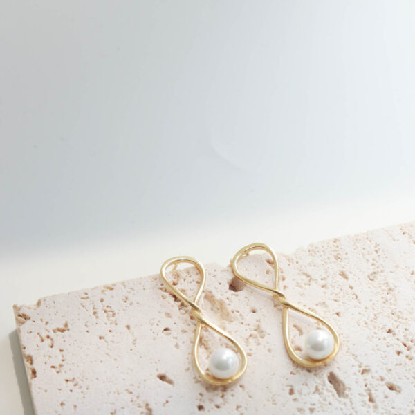 Chril April in stock 925 sterling silver gold plated minimalist knot infinity shell pearl earrings - Image 4