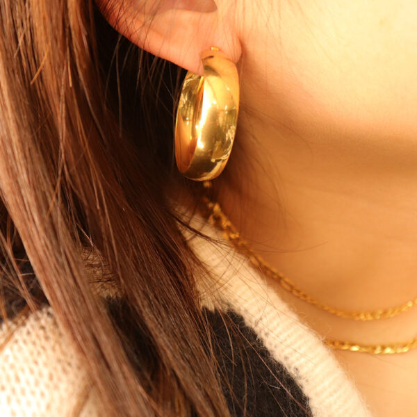 Chris April fashion jewelry in stock 316L stainless steel PVD gold plated Glossy retro big hoop earring - Image 3