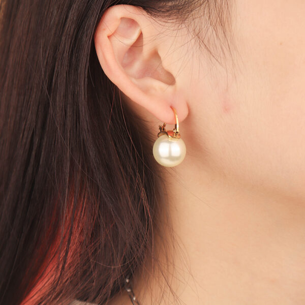 Chris April  Fashion Jewelry 316L Stainless Steel PVD gold plated minimalist shell pearl earrings - Image 3