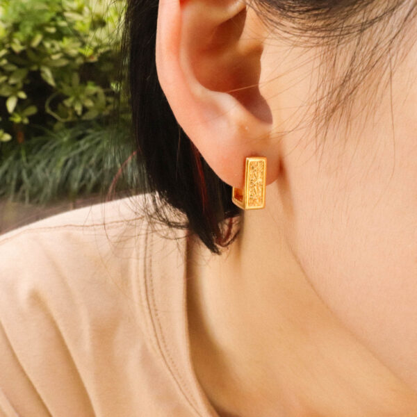 Chris April in stock fine jewelry 925 sterling silver gold plated square texture huggie earrings - Image 3