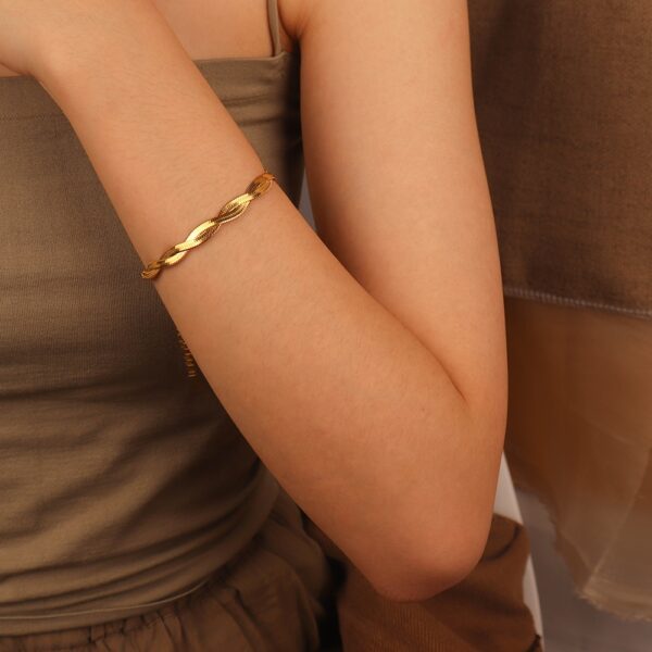 Chris April in stock fashion jewelry PVD gold plated 316L stainless steel twisting herringbone chain bracelet - Image 3