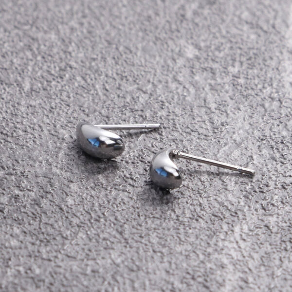 Chris April waterproof in stock 316L stainless steel PVD gold plated simple design mini waterdrop stud earrings - Image 4