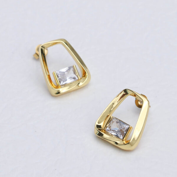 Chris April fashion luxury jewelry brass 18k PVD gold plating twisting square hoop zircon 925 pin earrings - Image 4