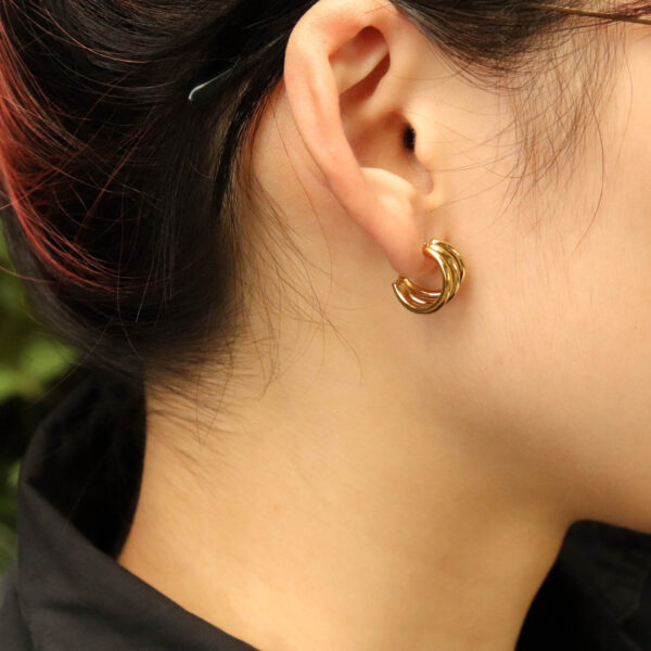 Chris April in stock fashion jewelry 316L Stainless Steel PVD gold plated triple lines hoop earrings for women - Image 3