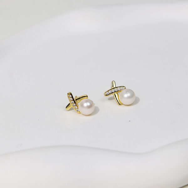 Chris April fine jewelry 925 sterling silver 18k gold plated simple cultivated freshwater pearls cross zircon stud earrings - Image 4