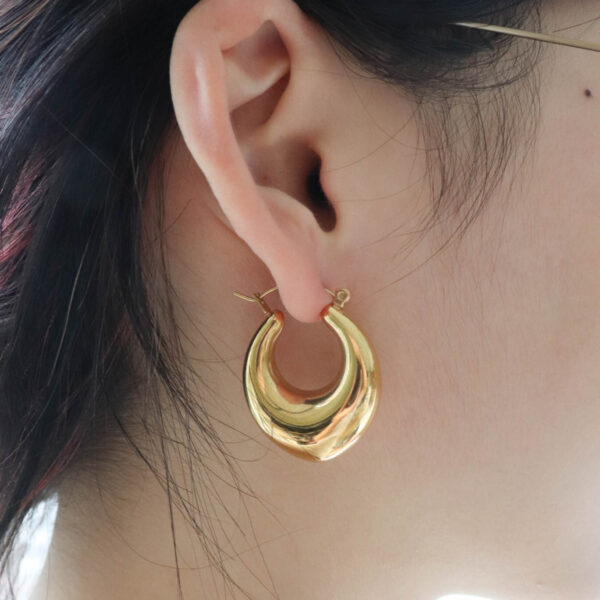 Chris April in stock 316L Stainless Steel PVD gold plated minimalist 3D hoop earring - Image 3