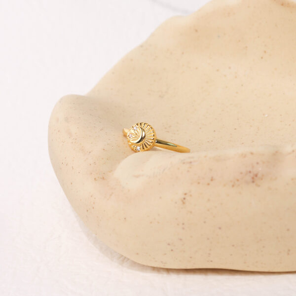 Chris April in stock 925 sterling silver minimalist resizable  moon zircon signet ring - Image 3