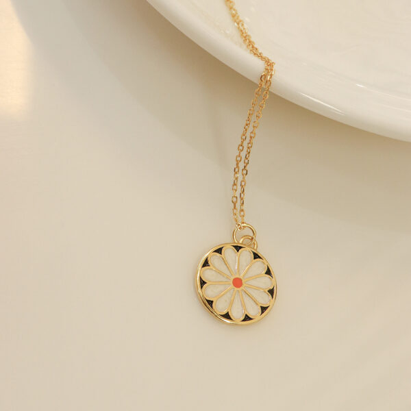 Chris April pure silver gold plated chic enamel daisy necklaces - Image 3