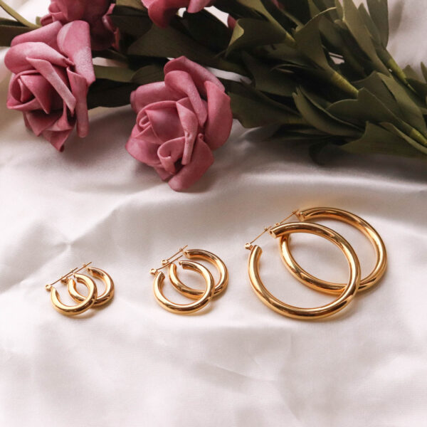 Chris April fashion in stock 316L Stainless Steel PVD  gold plated minimalist glossy hoop earring - Image 5