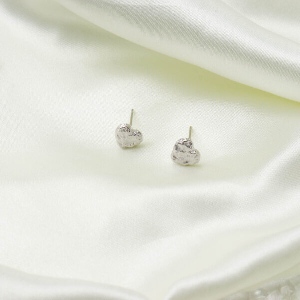 Chris April fine jewelry in stock gold plated 925 Sterling Silver hammer texture heart Stud Earring - Image 4