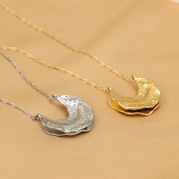 Chris April 316L stainless steel gold crescent moon necklaces for women new arrival 2023 - Image 3