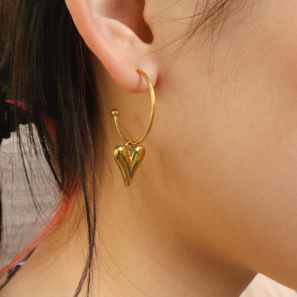 Chris April in stock romantic fashion jewelry 316L Stainless Steel PVD gold plated 3D hearts hoop earring - Image 5