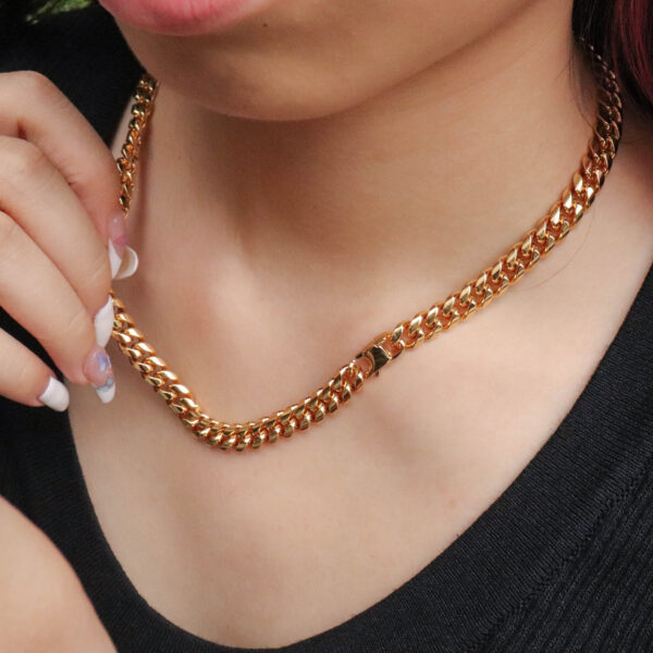 Chris April in stock PVD gold plated 316L stainless steel Minimalist strand chain necklace for women - Image 3